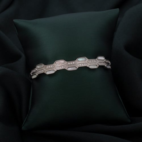 اسوارة نسائية باللون الفضي