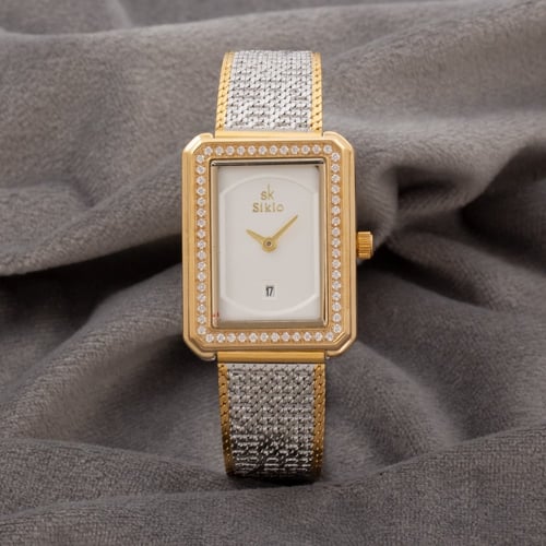 ساعة نسائية باللون الفضي