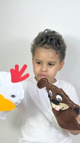 حيوانات بأيدينا