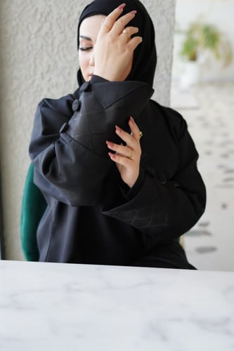 عبايه قمره قماش واقف كلوش مع نقاب مشبك وطرحه ربط