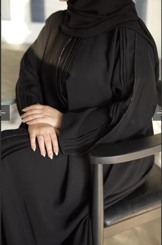 عبايه عمليه ملكيه مع نقاب مشبك وطرحه ربط