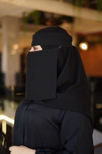 نقاب وسط
