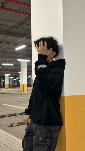 بلوفر اسود باد