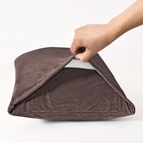 طقم بيت مخدة مخملي - 2 قطع - بني جديد