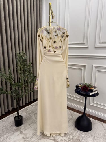 جلابيه بيج مطرزه يدويا من جوهره