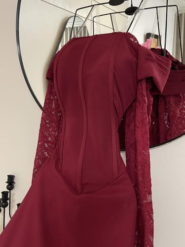 فستان سهره اللون برغندي الخامه باربي دانتيل دبل كل...