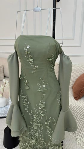 فستان اخضر فاتح باربي بكلفه من الورد البارز تصميم...