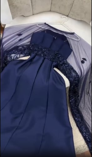 فستان سهره اللون كحلي خامه ميكادو وشال تل مطرز بخر...