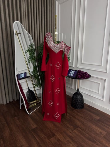 فستان سهره اللون احمر و اخضر بترولي نوع القماش بار...