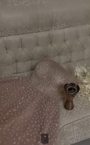 فستان سهره اللون بيج خامه تل وتطريز MN