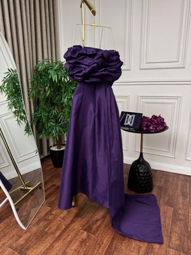 فستان بنفسجي فخم قصه اوف شولدر مع تصميم مجعد حول ا...