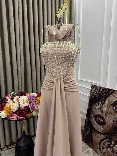 فستان سهره لحمي مطرز بالخرز و اللولو الخامه باربي...