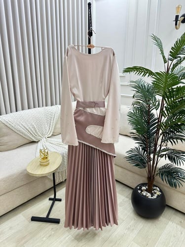 فستان اللون لحمي الخـامة باربي DN