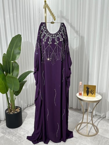 جلابيه ليلكي مطرز يدوي