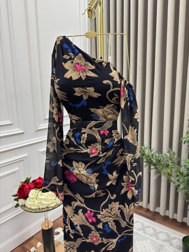 فستان ناعم اسود بنقش خامه شيفون وفصوص زركون MN