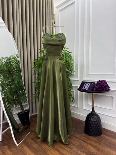 فستان سهره وردي لحمي و عنابي الخامه تفته لماع مزين...