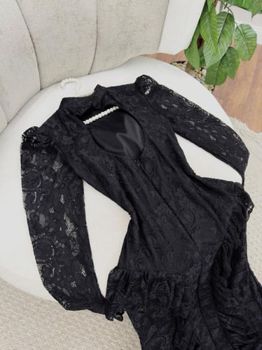 فستان ناعم اللون اسود دانتيل