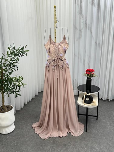 فستان سهره اللون بيج القماش تطريز يدوي فاخر جورجيت...