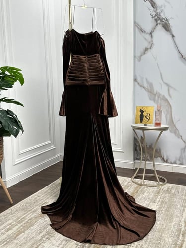 فستان سهره اللون بني و اسود مخمل وجوخ تفته من متجر...