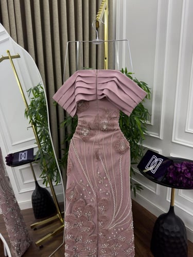 فستان سهرة اللون لحمي تفته كلفه تطريز مورده وخرز م...