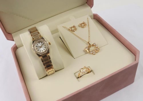 طقم نسائي متكامل ساعة واكسسوارات فاخرة