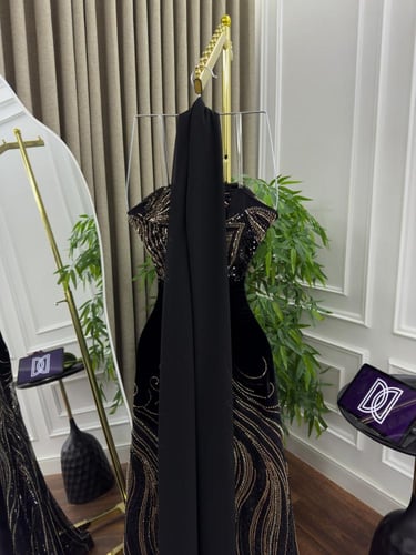 فستان سهره اللون اسود كلفه تطريز تل خرز ومخمل وشال...