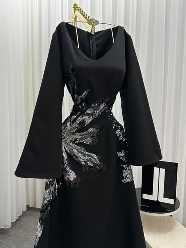 فستان سهره اللون اسود خامه باربي وكلفه خرز من متجر...