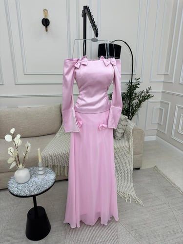 فستان وردي باكمام من متجر جوهره HR