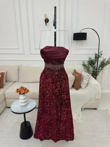 فستان برغندي مطرز