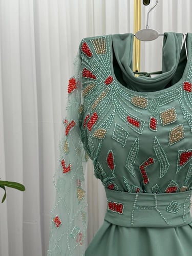 فستان سهره اللون تفني الخامه باربي. تطريز يدوي من...