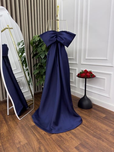 فستان سهره فخم ميكادو وتل مطرز بخرز لون احمر و بيج...