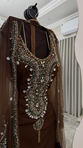 جلابية اللون بني باربي تل تيواني تطريز يدوي من متج...