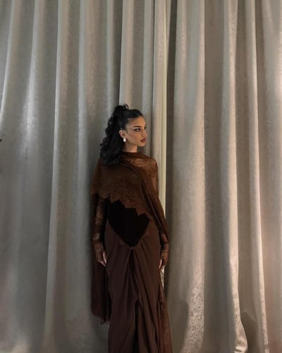 فستان سهره اللون بني خامه مخمل كوري دانتيل الاصلي...