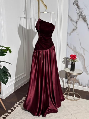 فستان عنابي مخمل