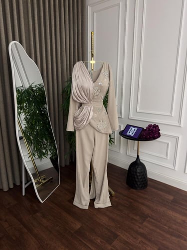 جمبسوت الخامه باربي تطريز اللون ابيض K MN D