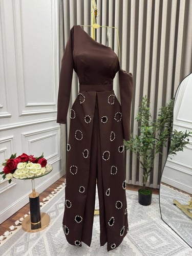 جمبسوت اللون بني