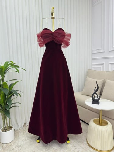 فستان سهرة دبل كلوش الخامة:مخمل جوخ K