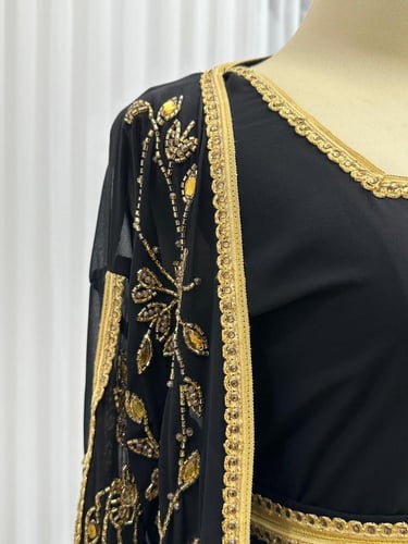 قفطان اللون اسود الخامه الداخليه باربي شيفون جورجي...