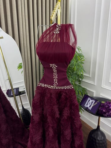 فستان سهره ورود بارزه وكلوش لون عودي من متجر جوهره...