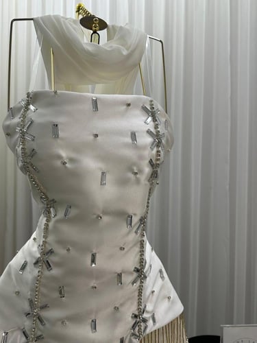 فستان سهره اللون ابيض تول شيفون شرايط اضافه صدريه...