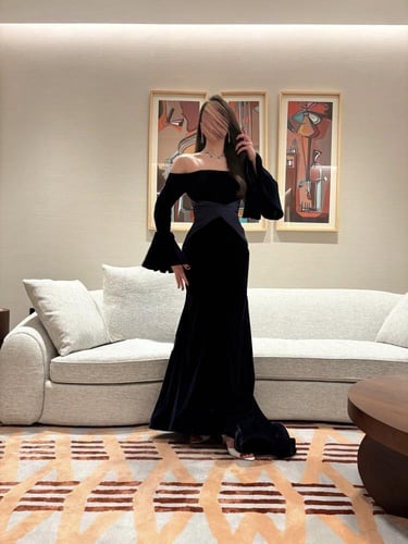 فستان سهره اللون بني و اسود مخمل وجوخ تفته من متجر...