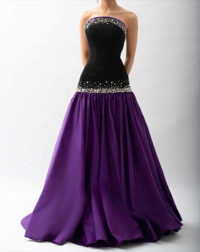 فستان بنفسجي مزين بالكريستال