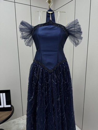 فستان سهره اللون كحلي عنابي اخصر القماش ميكادو تطر...