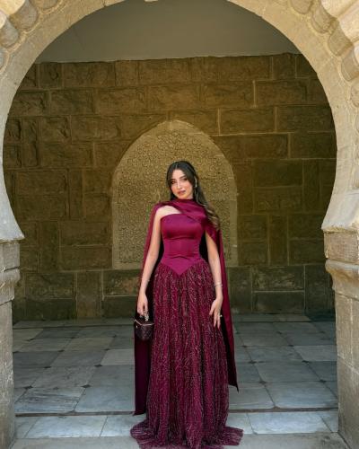 فستان سهره اللون برغندي القماش تفته استرتش كلفه سه...