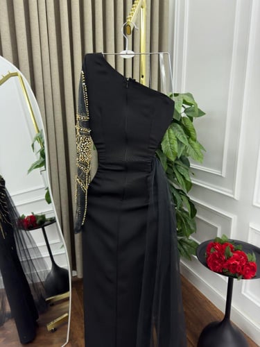 فستان سهره اللون اسود خامه بارربي وتل وتطريز يدوي...