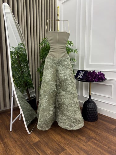 فستان سهره الصدرباربي تطريز يدوي وتحت الكلوش جازار...