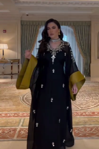 جلابية اللون اسود شيفون جورجيت. الداخليه كريب استر...
