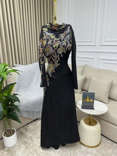 فستان سهره فخم الخامه:باربي على تطريز اصلي راقي LV