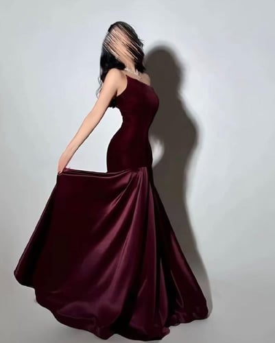 فستان عنابي مخمل