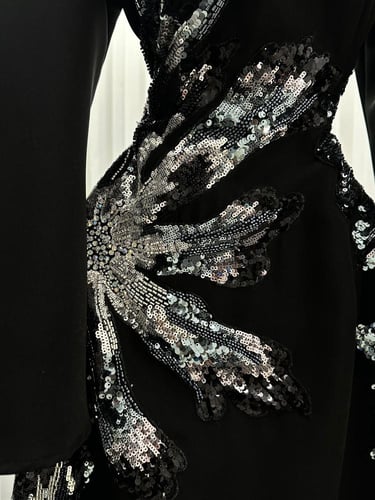 فستان سهره اللون اسود خامه باربي وكلفه خرز من متجر...